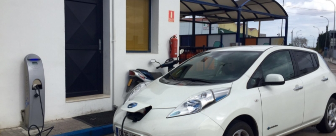 Recargar coche eléctrico en Valencia